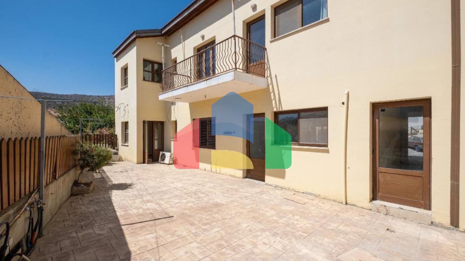 Продажа - Коттедж 136 m² в Ларнаке