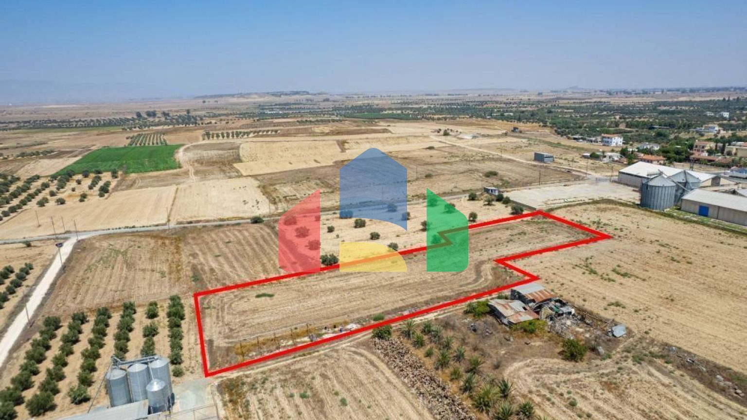 Продаж - Земельна ділянка 6021 m² В Ларнаке