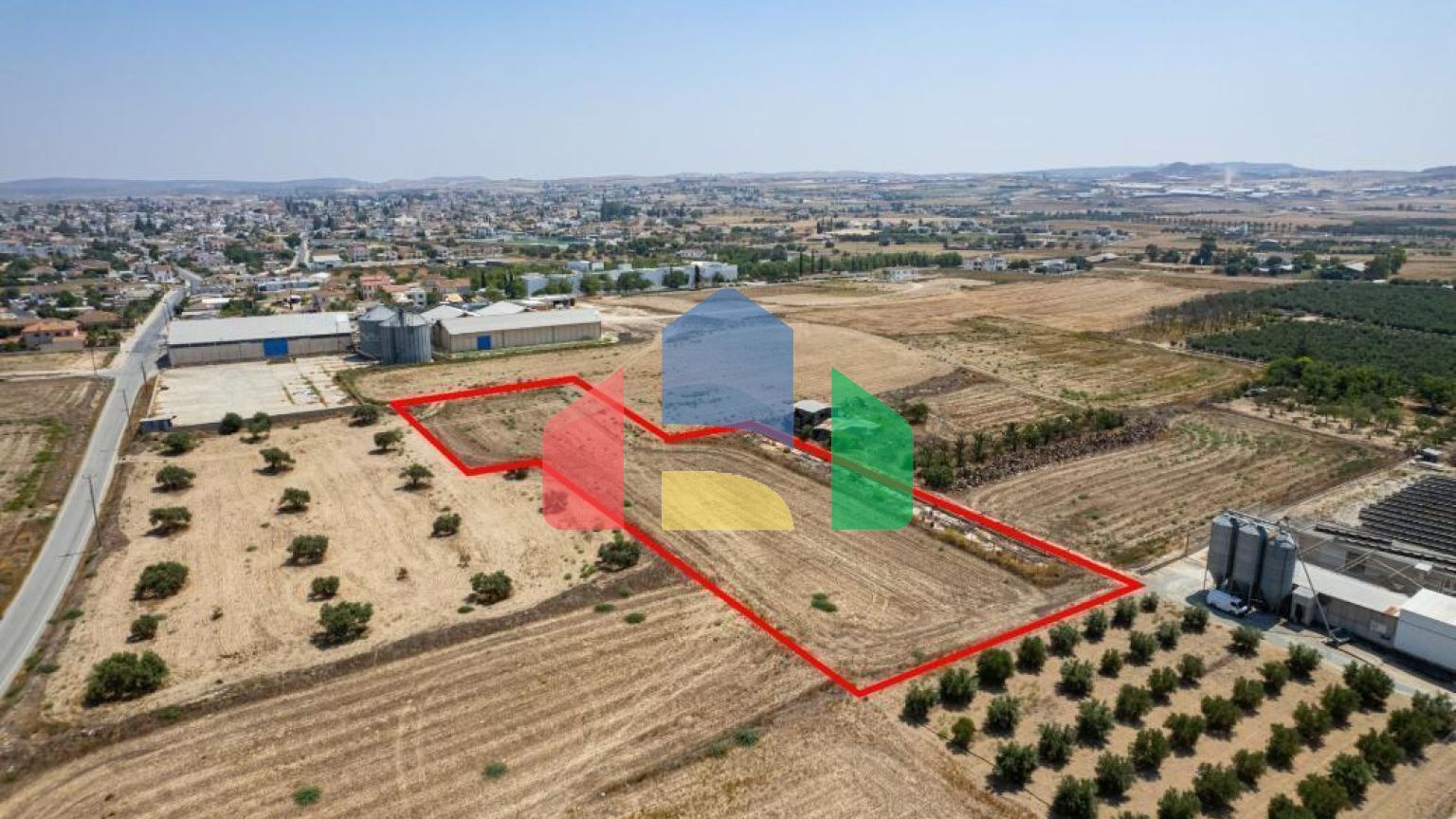 Продаж - Земельна ділянка 6021 m² В Ларнаке