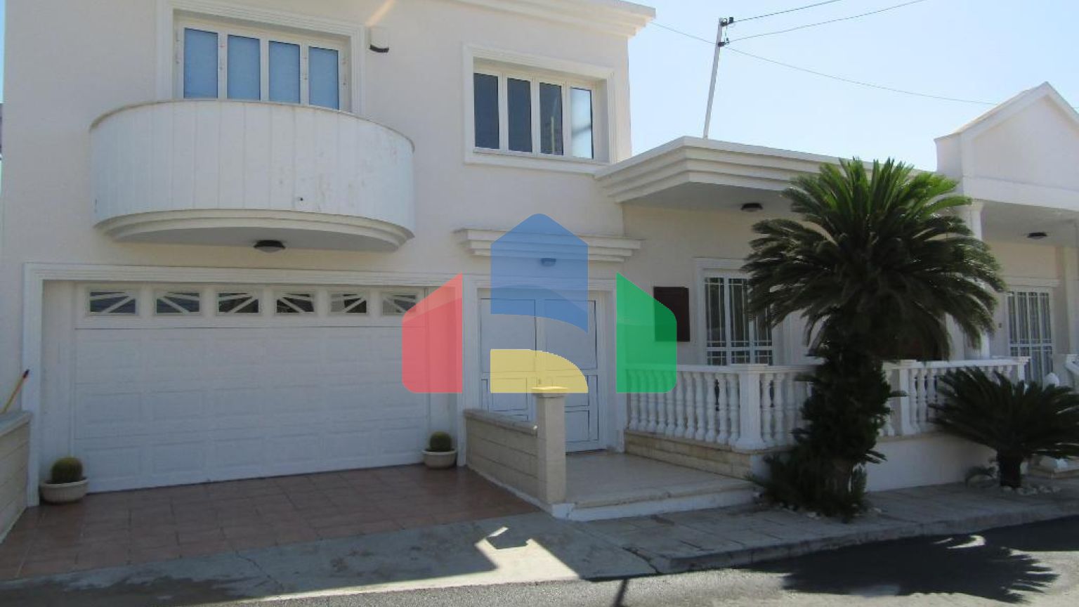 Продаж - Котедж 260 m² В Ларнаке