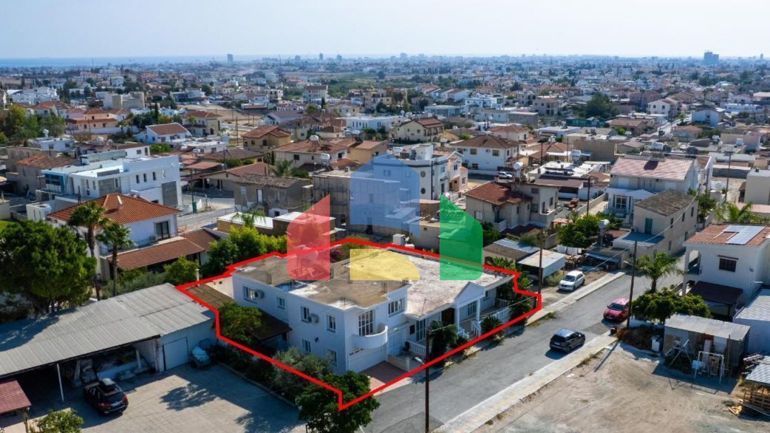 Продаж - Котедж 260 m² В Ларнаке