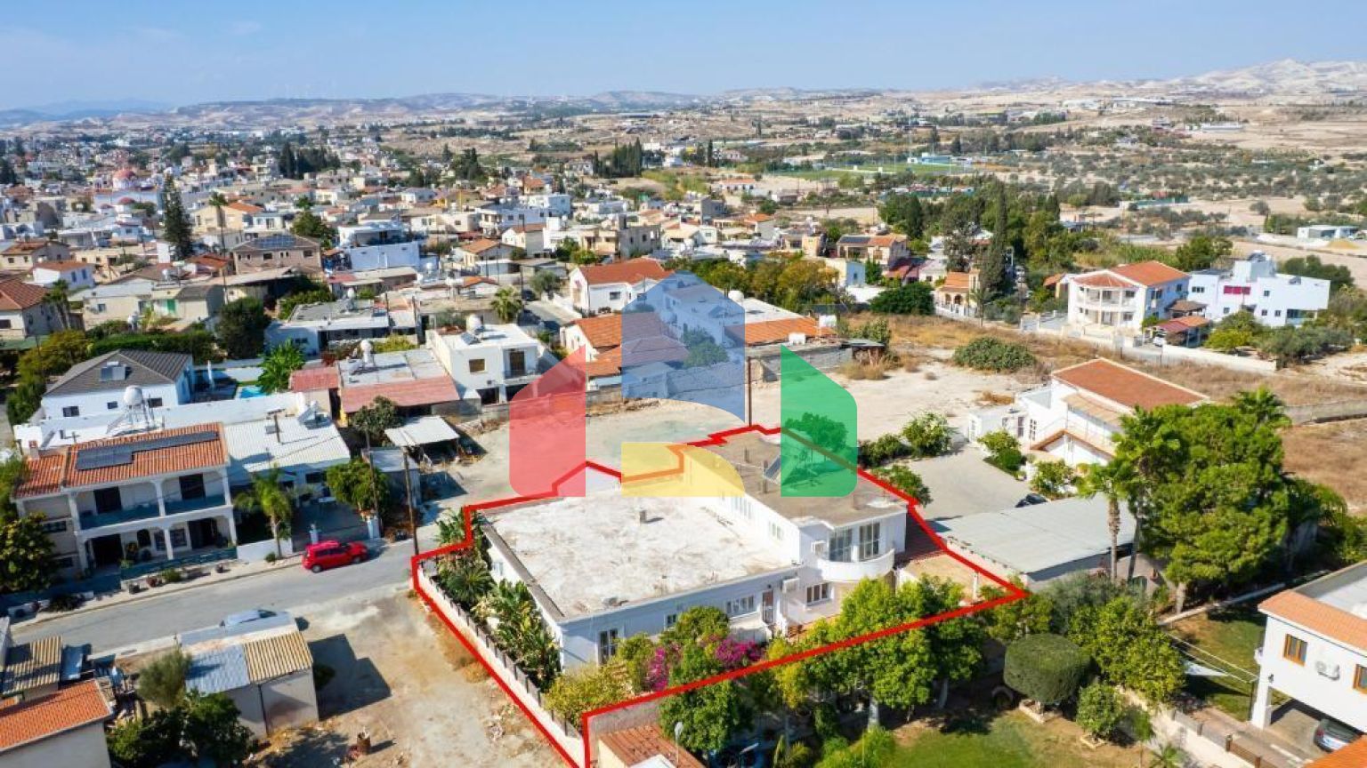 Продаж - Котедж 260 m² В Ларнаке