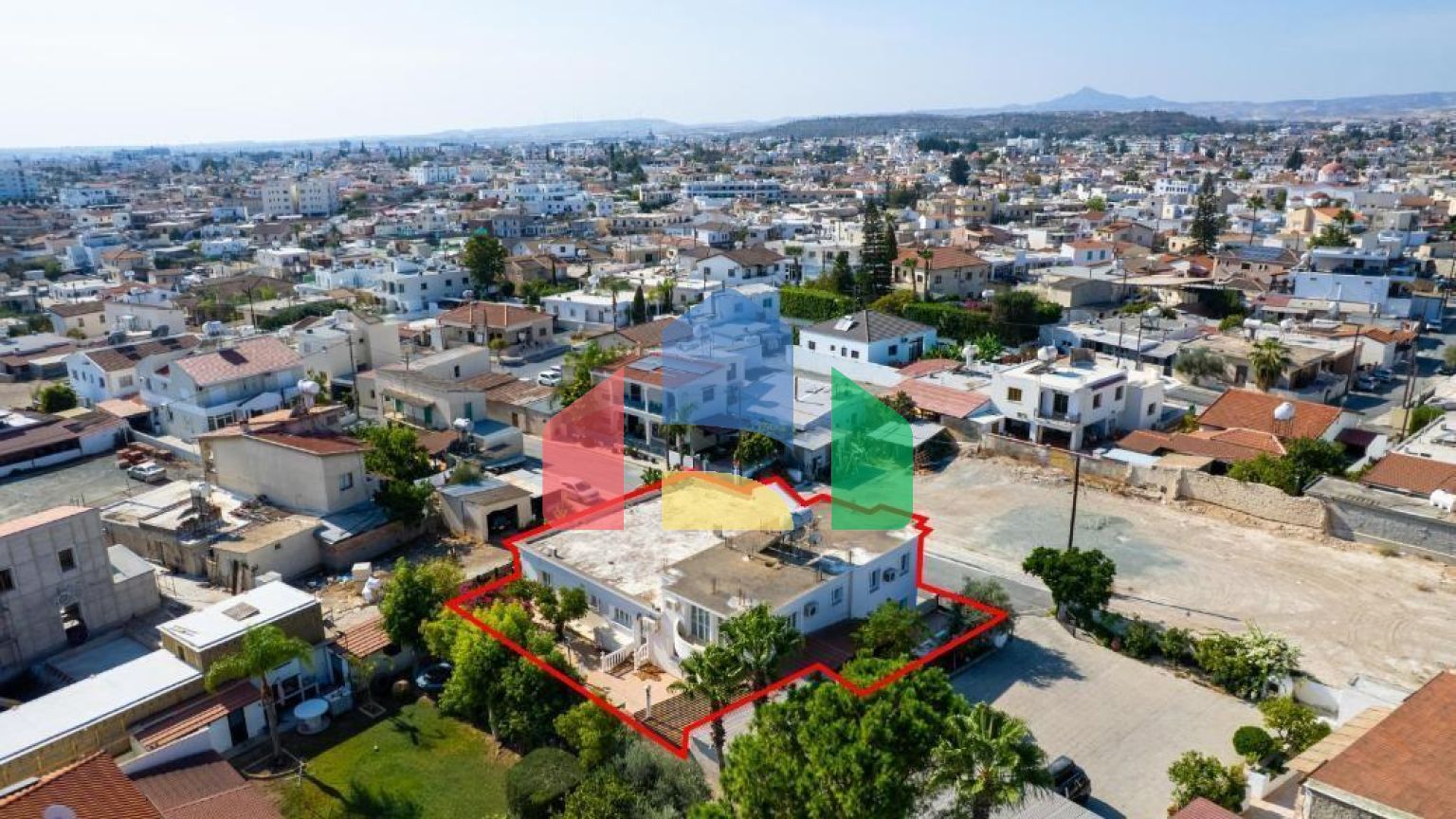 Продаж - Котедж 260 m² В Ларнаке