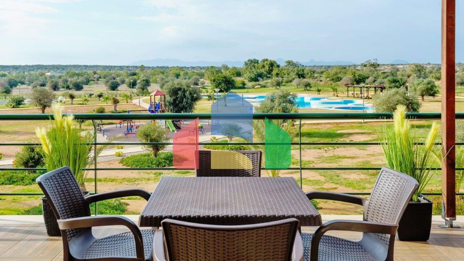 4-комнатные апартаменты 94 м2 в СПА - комплексе в 100 метрах от песчаного пляжа.