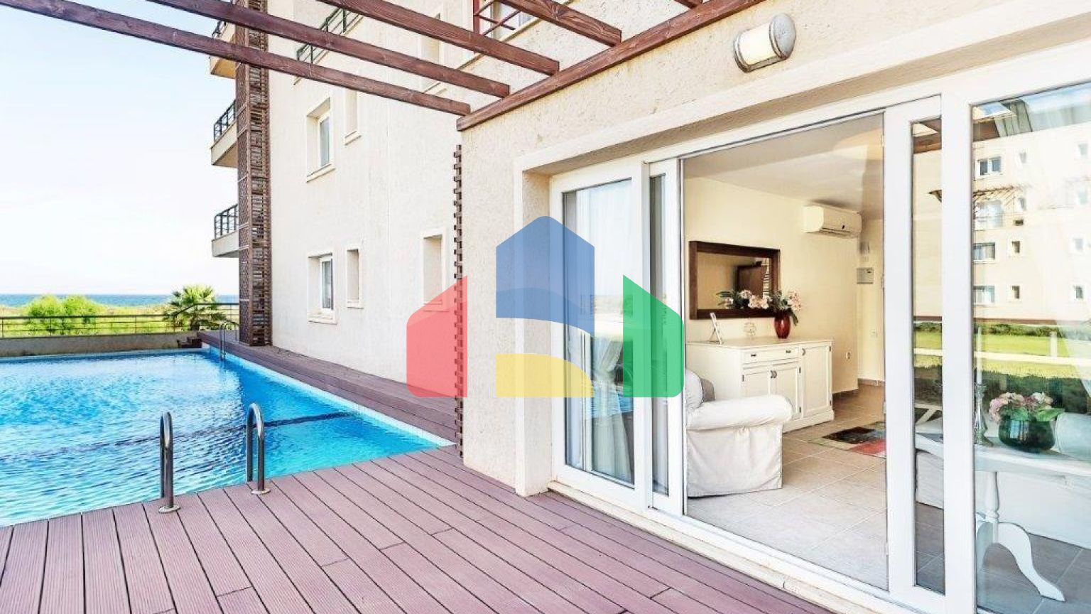 4-комнатные апартаменты 120 м2 с собственным приватным бассейном в СПА - комплексе в 100 метрах от песчаного пляжа