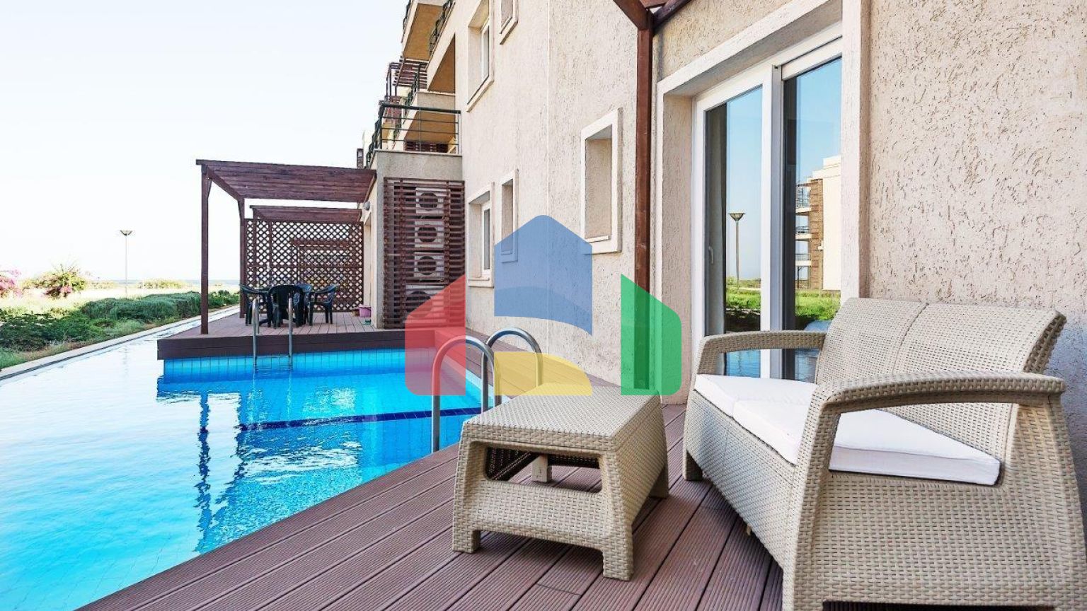 4-комнатные апартаменты 120 м2 с собственным приватным бассейном в СПА - комплексе в 100 метрах от песчаного пляжа