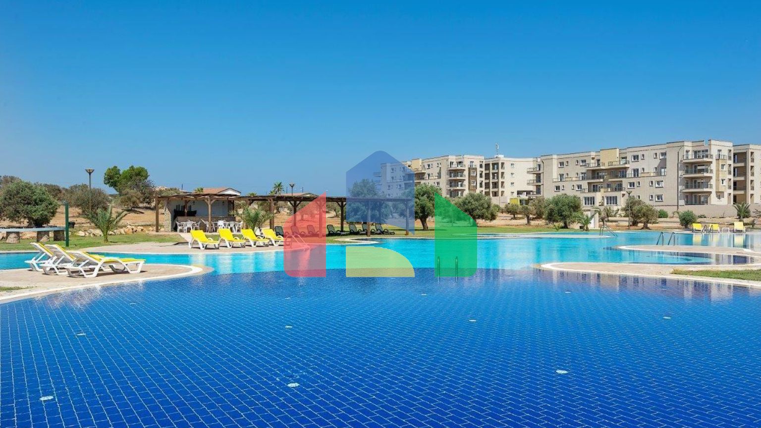 4-комнатные апартаменты 120 м2 с собственным приватным бассейном в СПА - комплексе в 100 метрах от песчаного пляжа