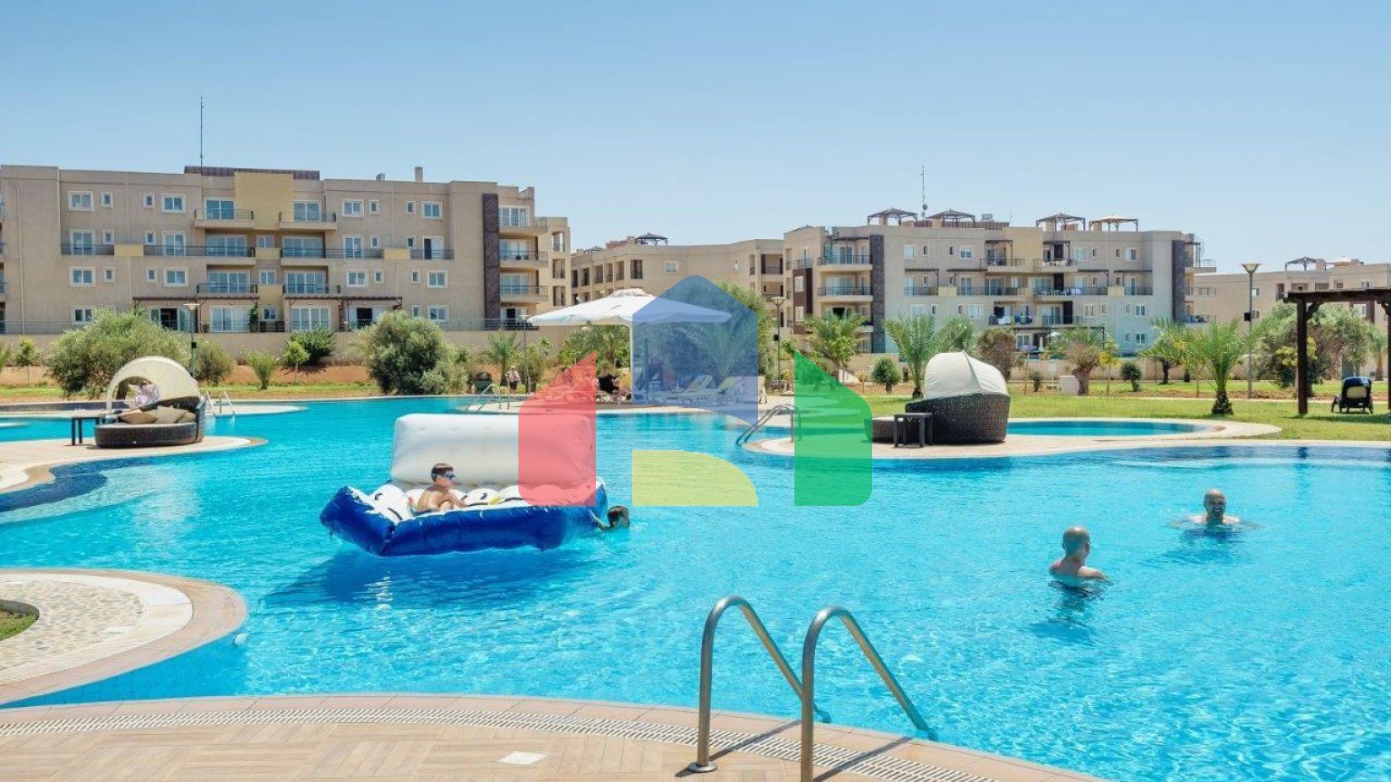 4-комнатные апартаменты 120 м2 с собственным приватным бассейном в СПА - комплексе в 100 метрах от песчаного пляжа