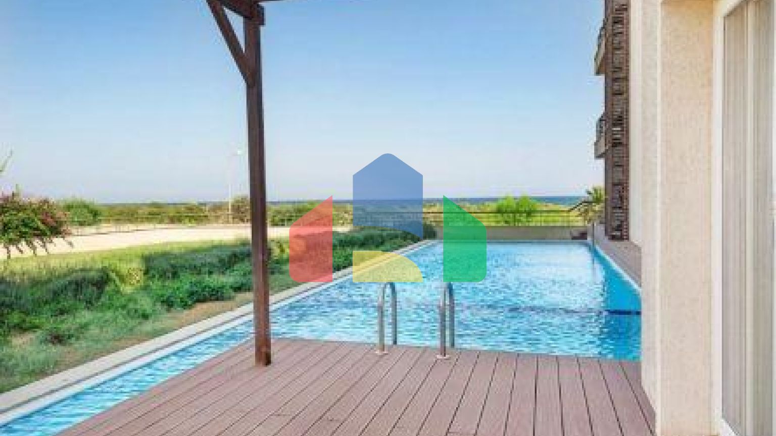 4-комнатные апартаменты 120 м2 с собственным приватным бассейном в СПА - комплексе в 100 метрах от песчаного пляжа