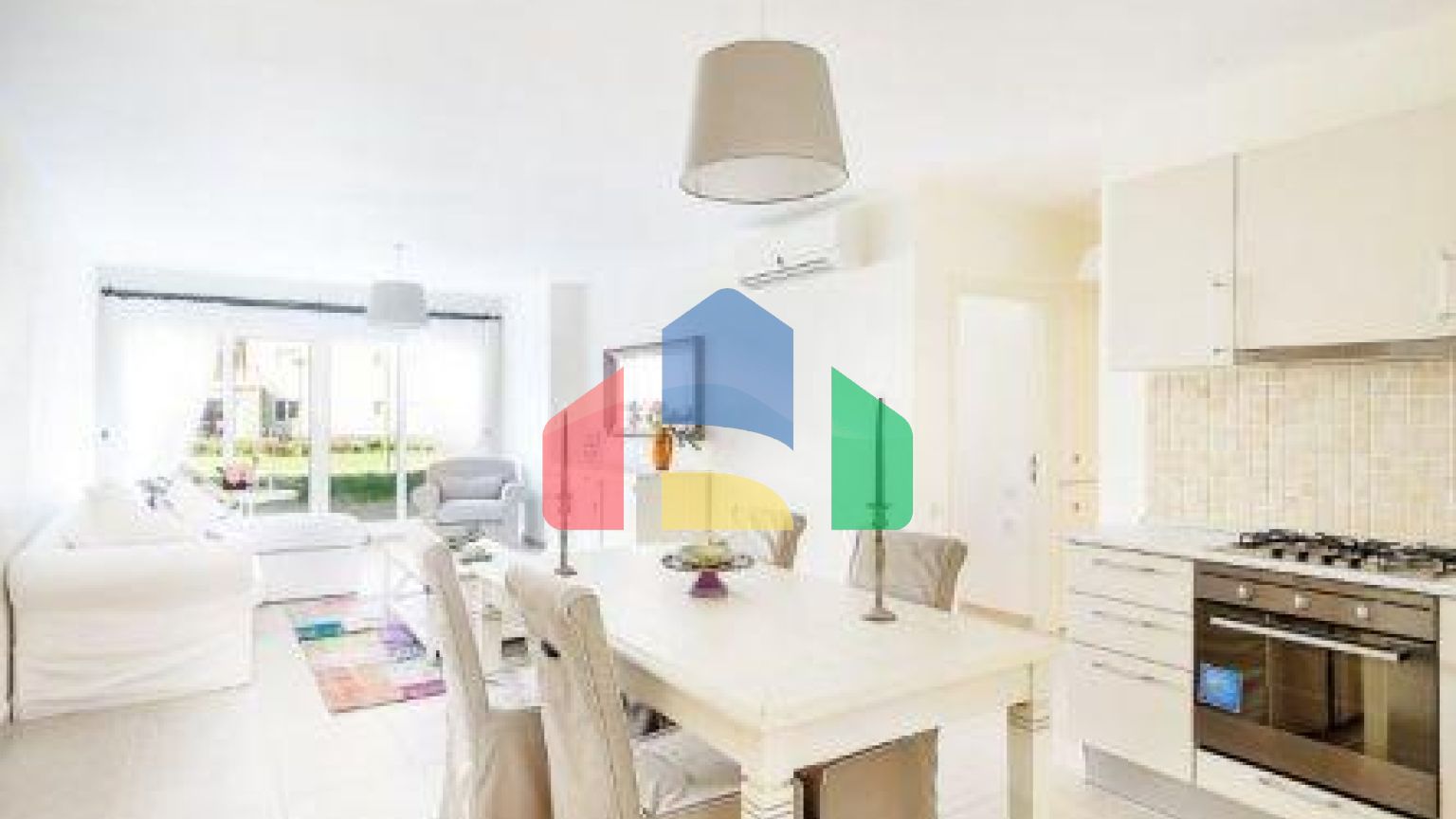 4-комнатные апартаменты 120 м2 с собственным приватным бассейном в СПА - комплексе в 100 метрах от песчаного пляжа