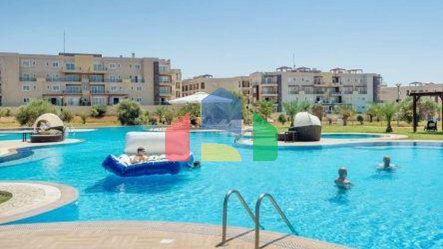 4-комнатные апартаменты 120 м2 с собственным приватным бассейном в СПА - комплексе в 100 метрах от песчаного пляжа