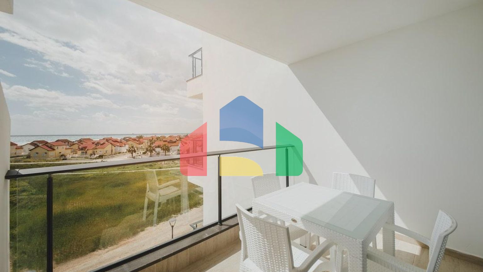 Студия 51 м2 в 300 метрах от песчаного пляжа