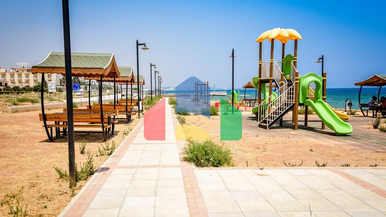 3-комнатные апартаменты 79 м2 в 800 метрах от пляжа 