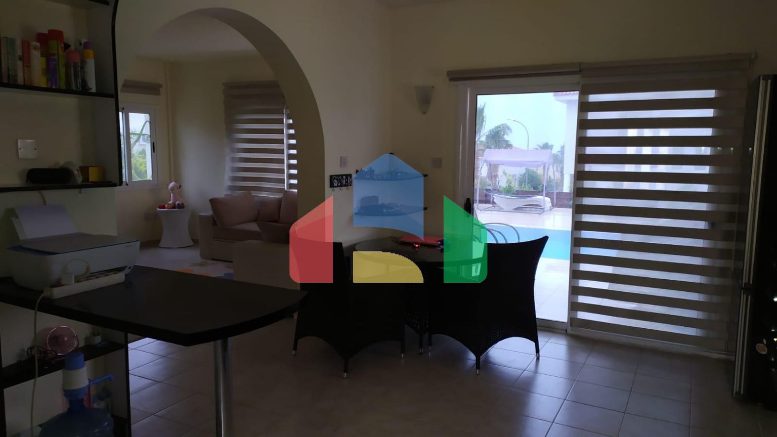 Готовая 4-комнатная вилла 224 м2 с бассейном в 5 минутах от моря 