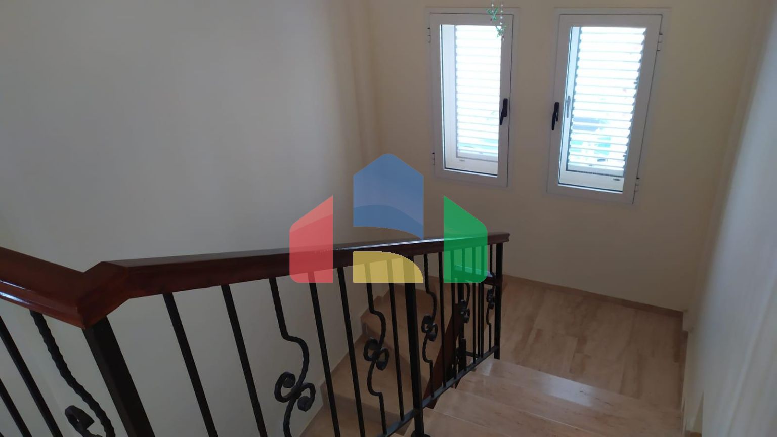 Готовая 4-комнатная вилла 224 м2 с бассейном в 5 минутах от моря 