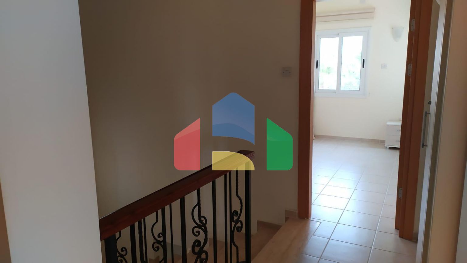 Готовая 4-комнатная вилла 224 м2 с бассейном в 5 минутах от моря 