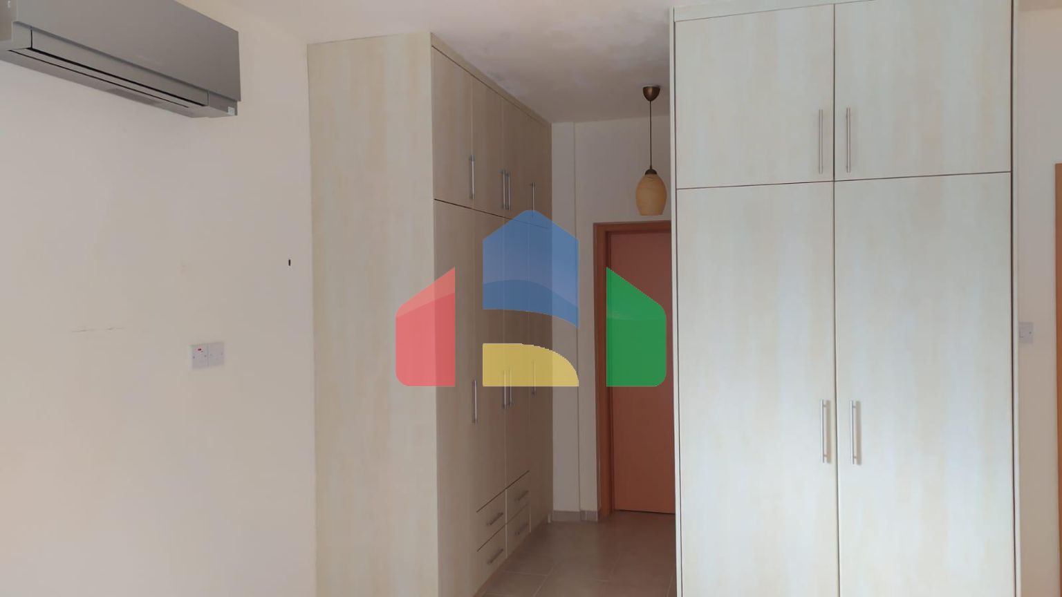 Готовая 4-комнатная вилла 224 м2 с бассейном в 5 минутах от моря 