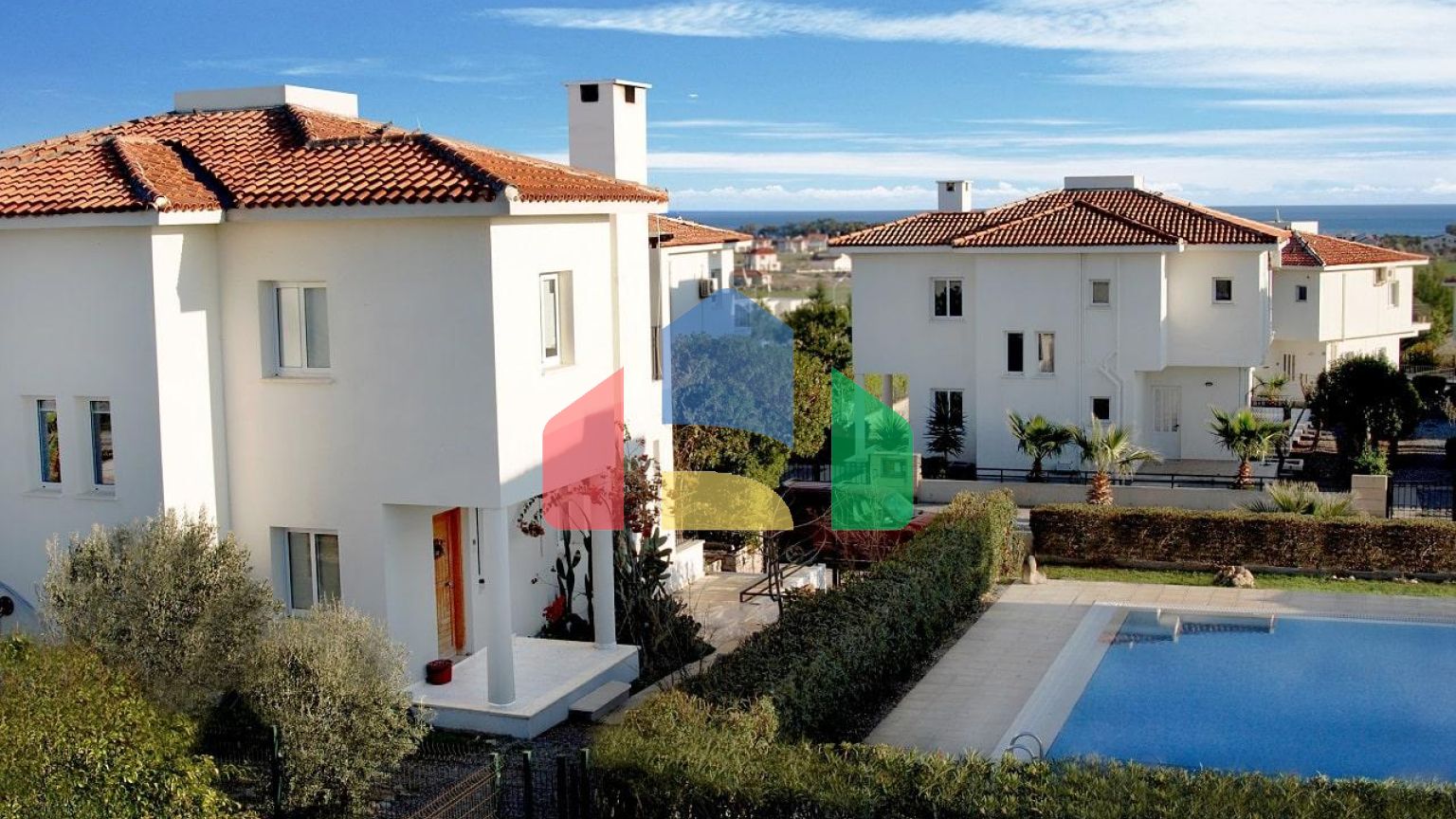 Готовая 4-комнатная вилла 224 м2 с бассейном в 5 минутах от моря 