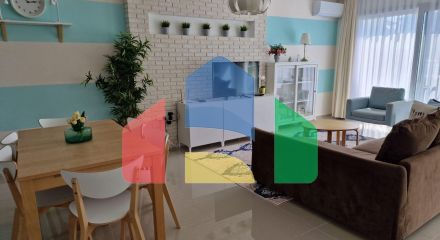 Современный 4-комнатный таунхаус 115 м2 с террасой на крыше, расположенный на первой линии от моря