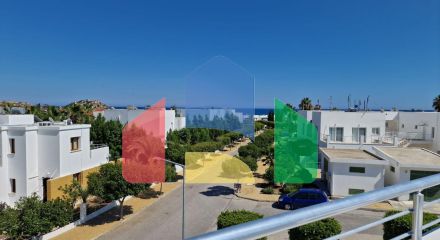 Современный 4-комнатный таунхаус 115 м2 с террасой на крыше, расположенный на первой линии от моря Современный 4-комнатный таунхаус 115 м2 с террасой на крыше, расположенный на первой линии от моря