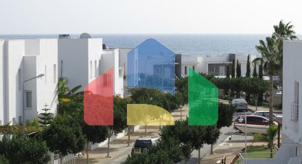 Современный 4-комнатный таунхаус 115 м2 с террасой на крыше, расположенный на первой линии от моря Современный 4-комнатный таунхаус 115 м2 с террасой на крыше, расположенный на первой линии от моря