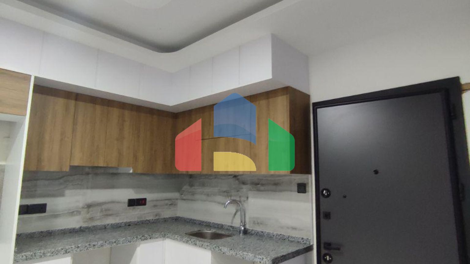 Квартира 2+1 (75 м2 ) в 800 метрах от песчаного пляжа в Йенибоазичи