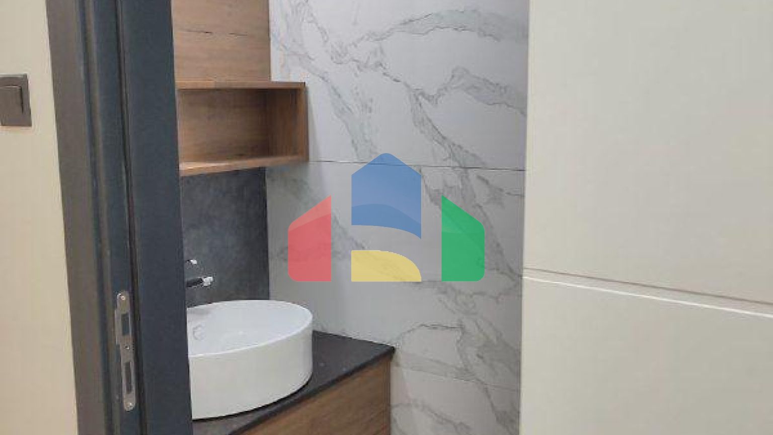 Квартира 3+1  (135 м2 ) в 800 метрах от песчаного пляжа в Йенибоазичи