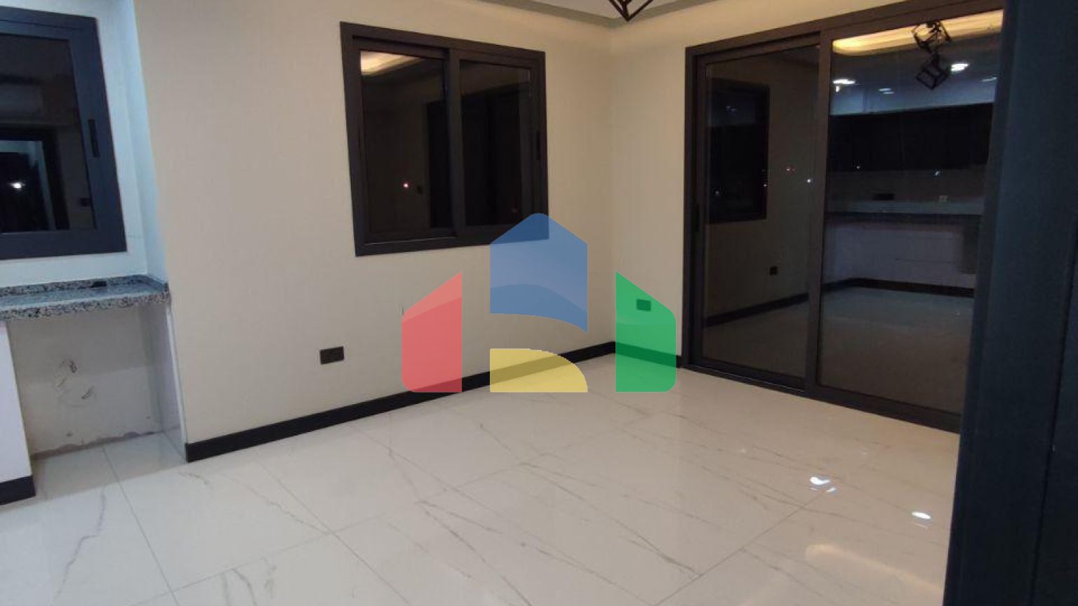 Квартира 3+1  (135 м2 ) в 800 метрах от песчаного пляжа в Йенибоазичи