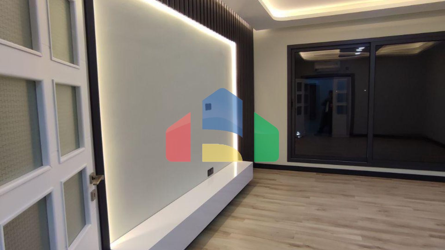 Квартира 3+1  (135 м2 ) в 800 метрах от песчаного пляжа в Йенибоазичи