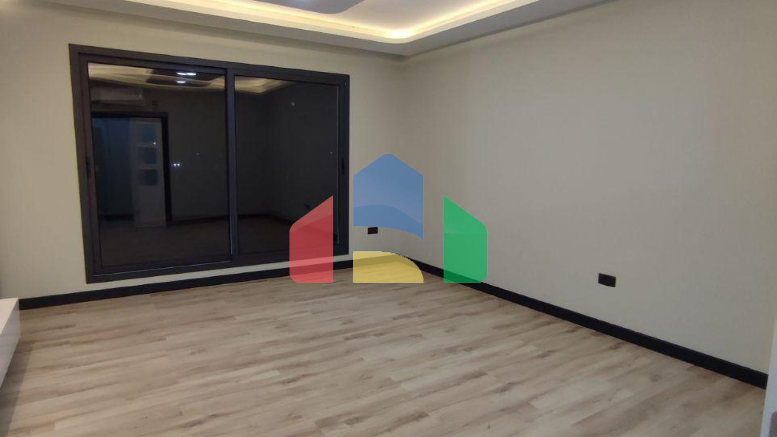 Квартира 3+1  (135 м2 ) в 800 метрах от песчаного пляжа в Йенибоазичи