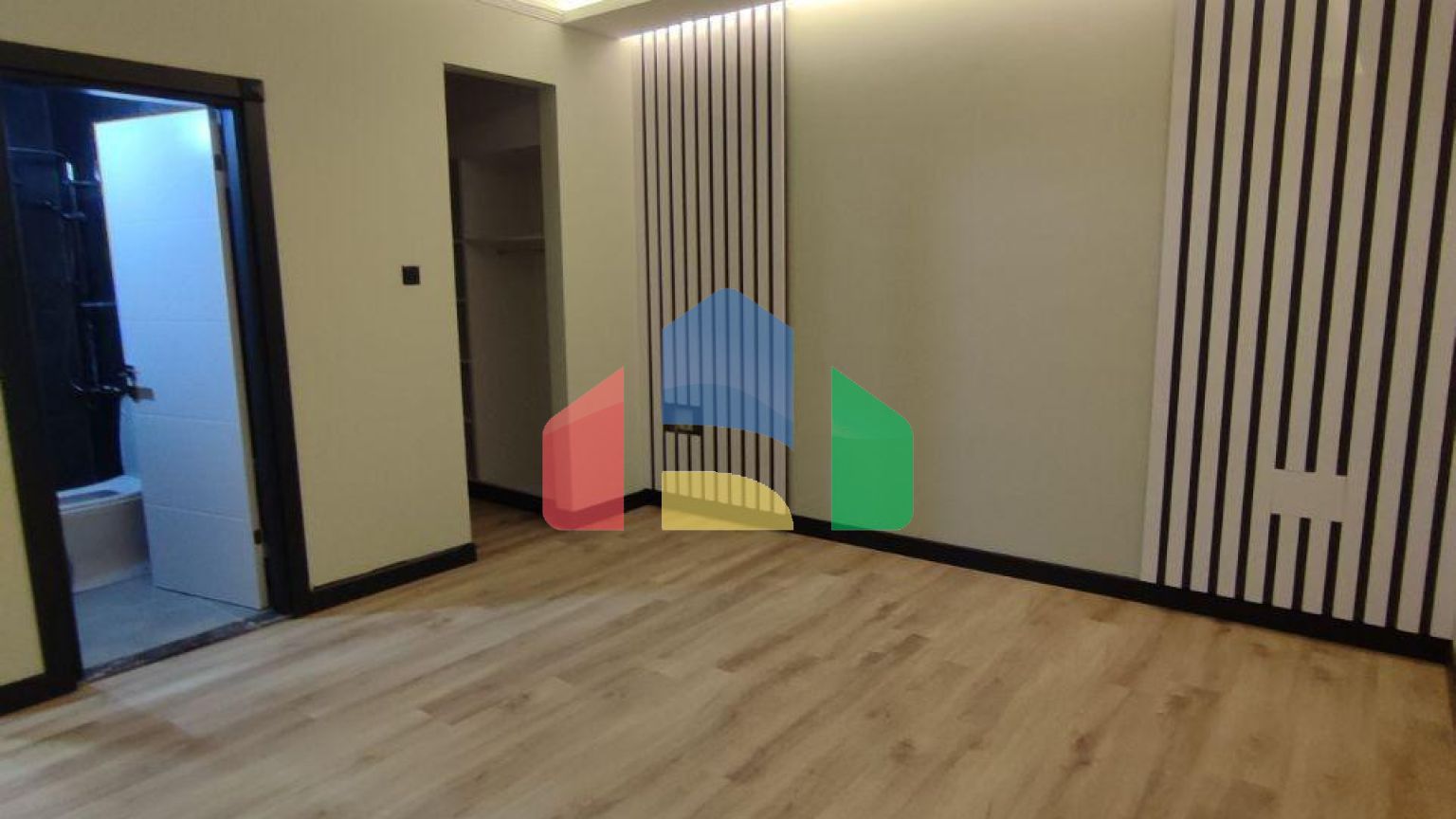 Квартира 3+1  (135 м2 ) в 800 метрах от песчаного пляжа в Йенибоазичи