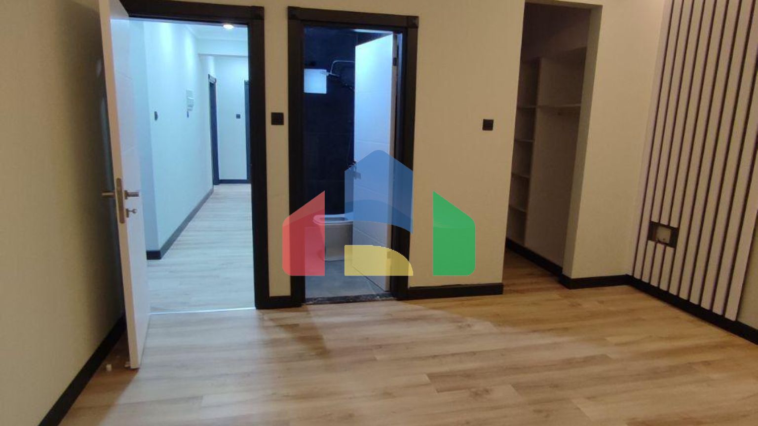 Квартира 3+1  (135 м2 ) в 800 метрах от песчаного пляжа в Йенибоазичи