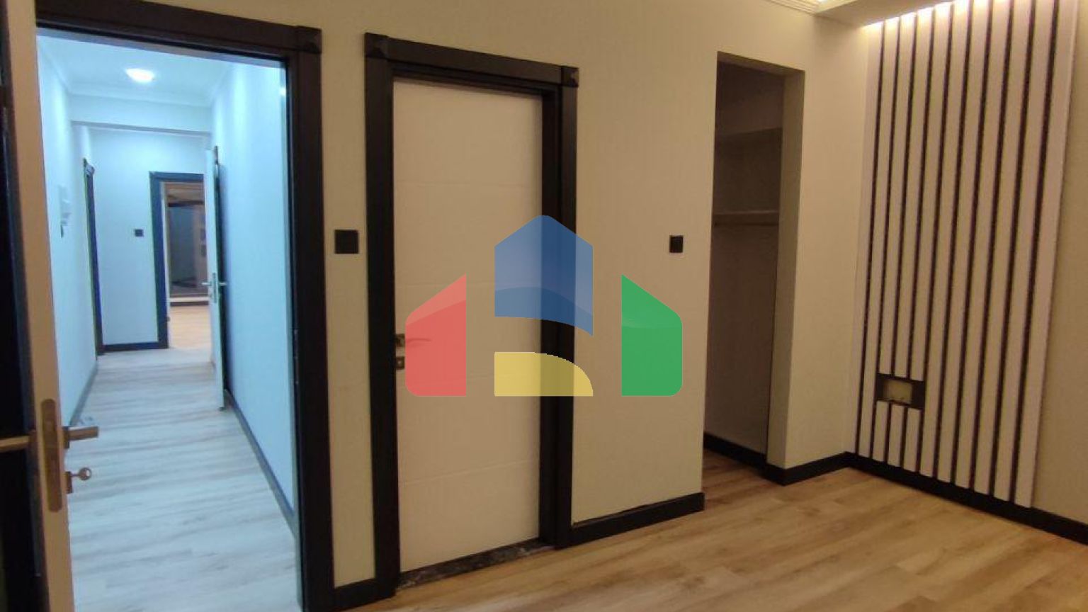 Квартира 3+1  (135 м2 ) в 800 метрах от песчаного пляжа в Йенибоазичи