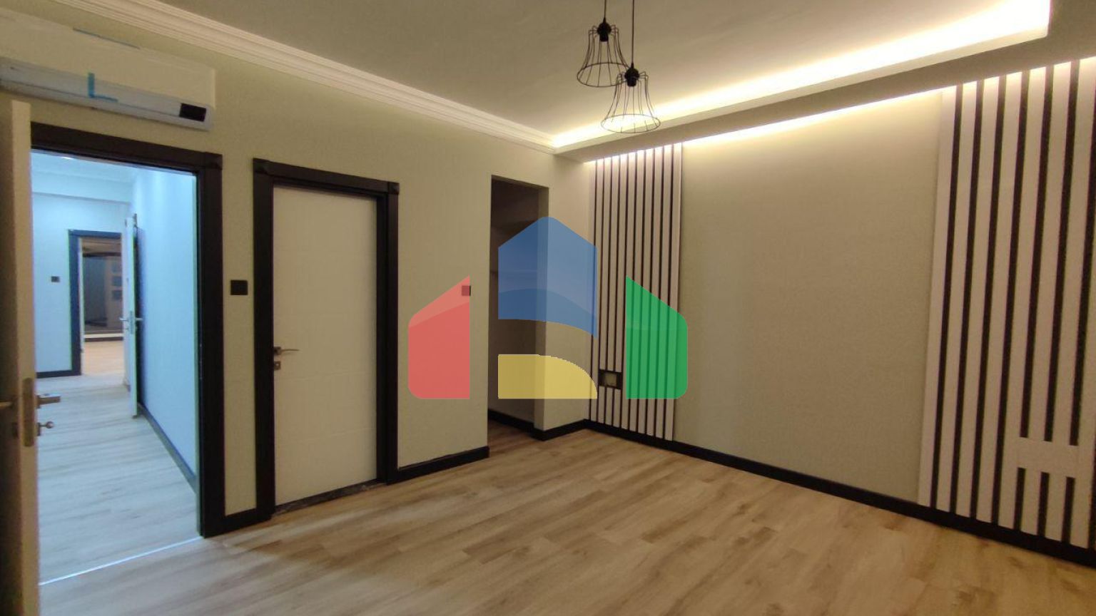 Квартира 3+1  (135 м2 ) в 800 метрах от песчаного пляжа в Йенибоазичи