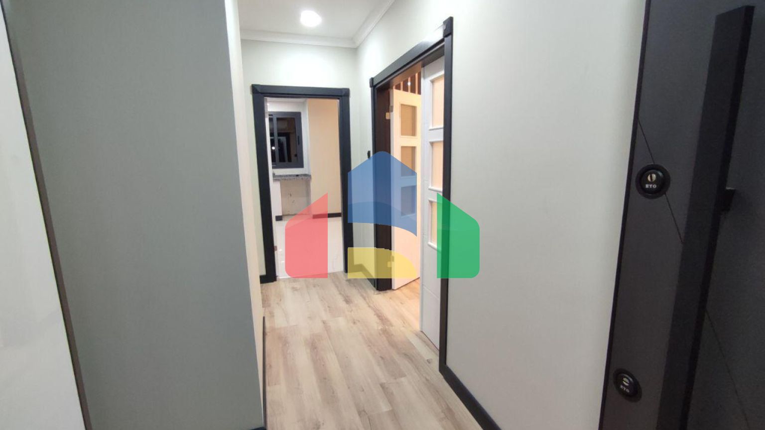 Квартира 3+1  (135 м2 ) в 800 метрах от песчаного пляжа в Йенибоазичи