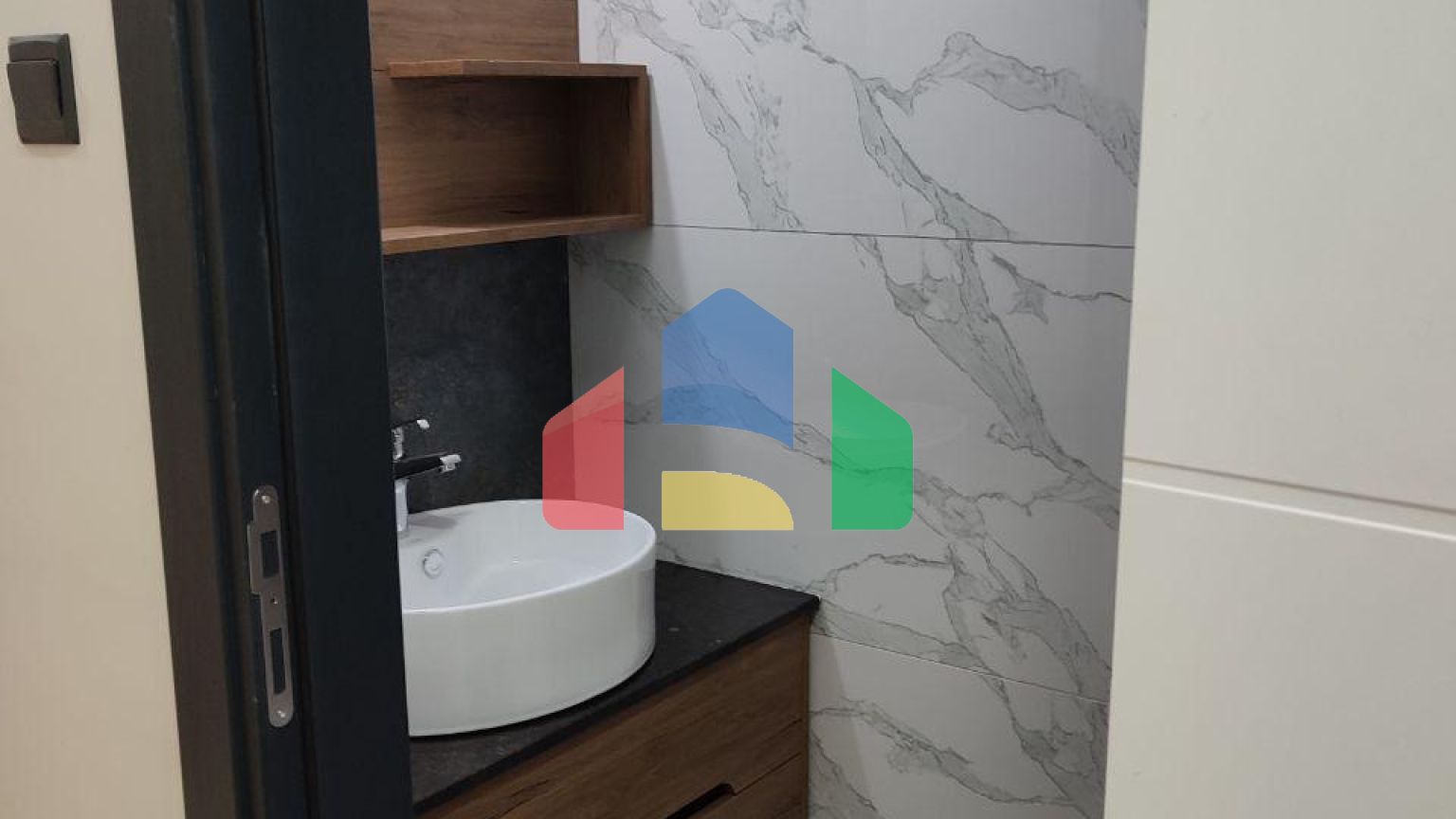 Квартира 3+1  (135 м2 ) в 800 метрах от песчаного пляжа в Йенибоазичи