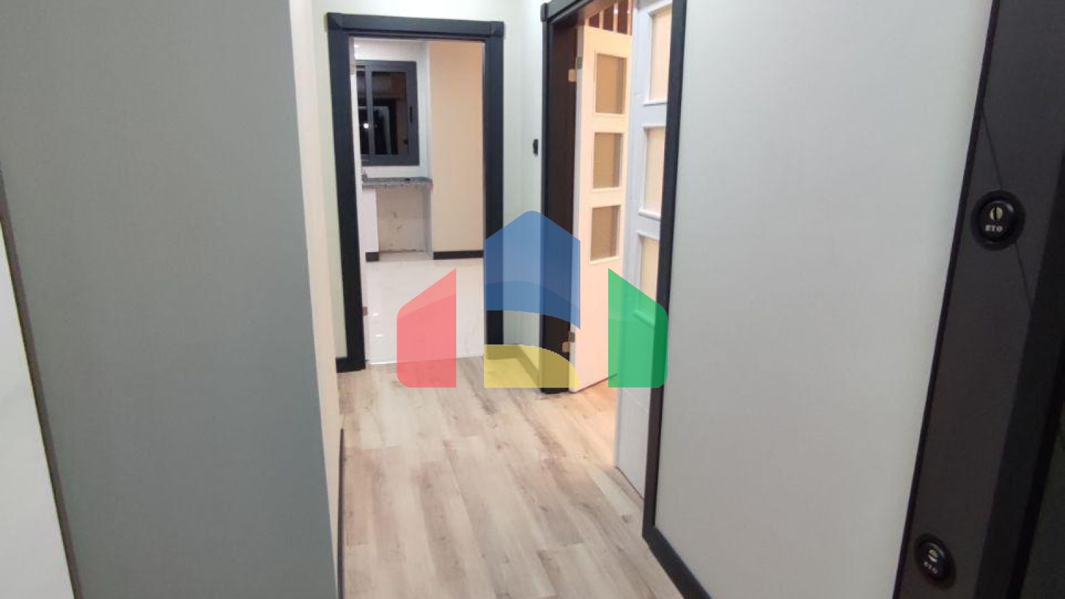 Квартира 3+1  (135 м2 ) в 800 метрах от песчаного пляжа в Йенибоазичи