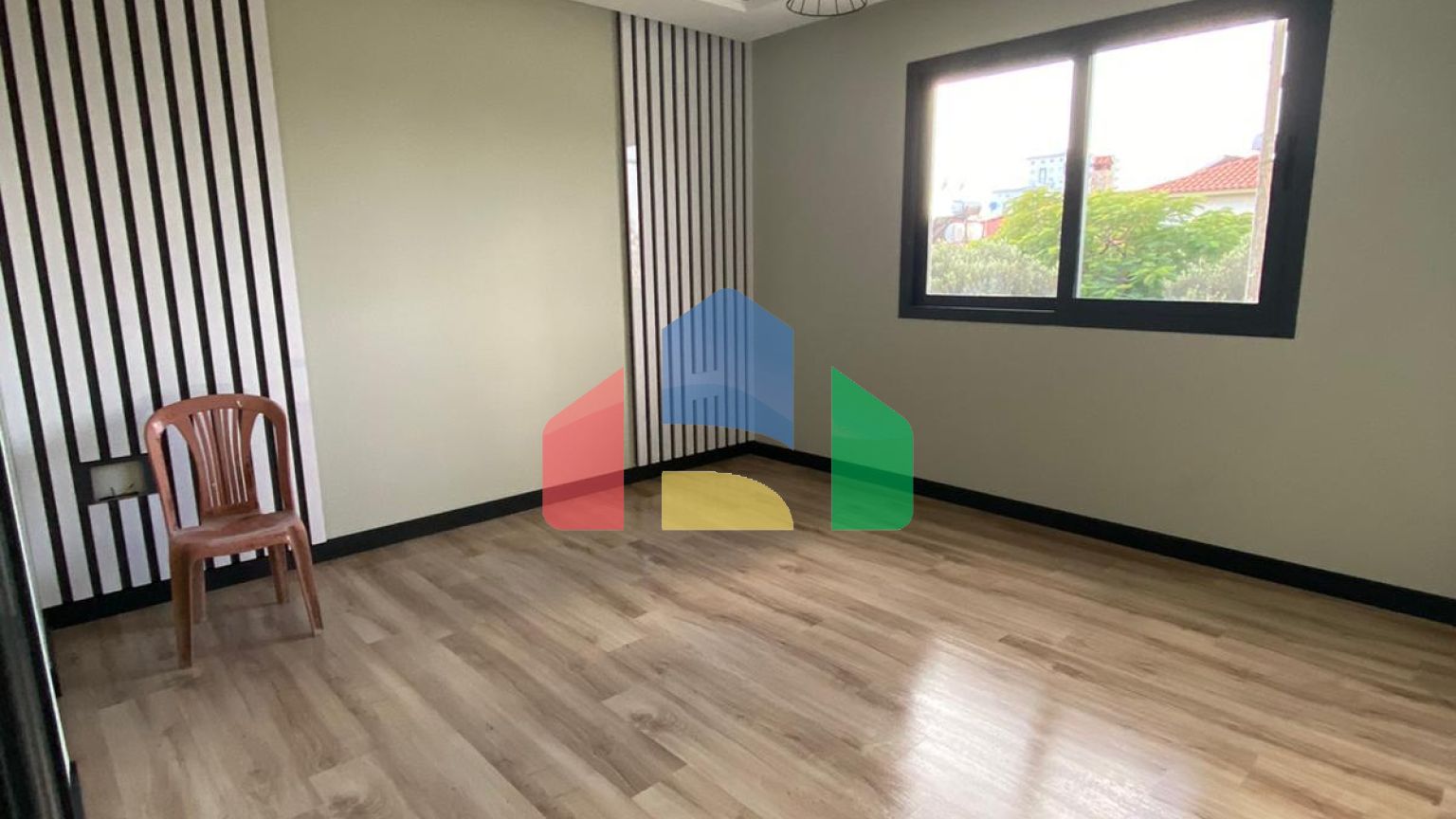 Квартира 3+1  (135 м2 ) в 800 метрах от песчаного пляжа в Йенибоазичи