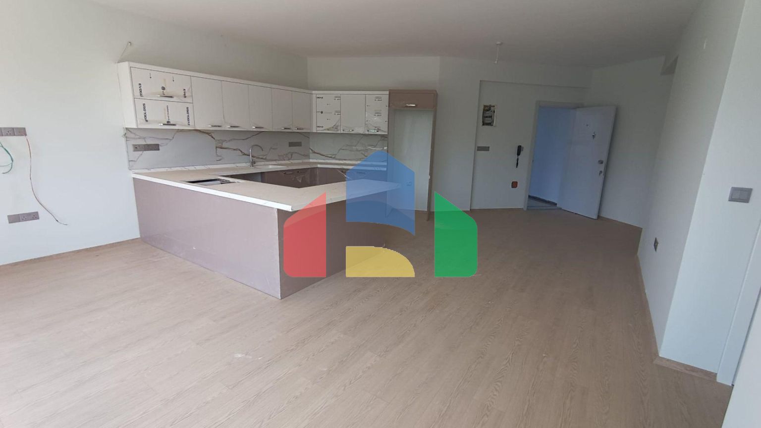 3-комнатная квартира 112 м2 в 800 метрах от моря в Фамагусте