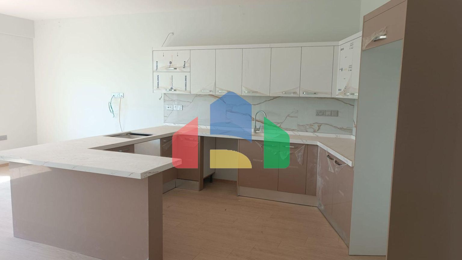 3-комнатная квартира 112 м2 в 800 метрах от моря в Фамагусте