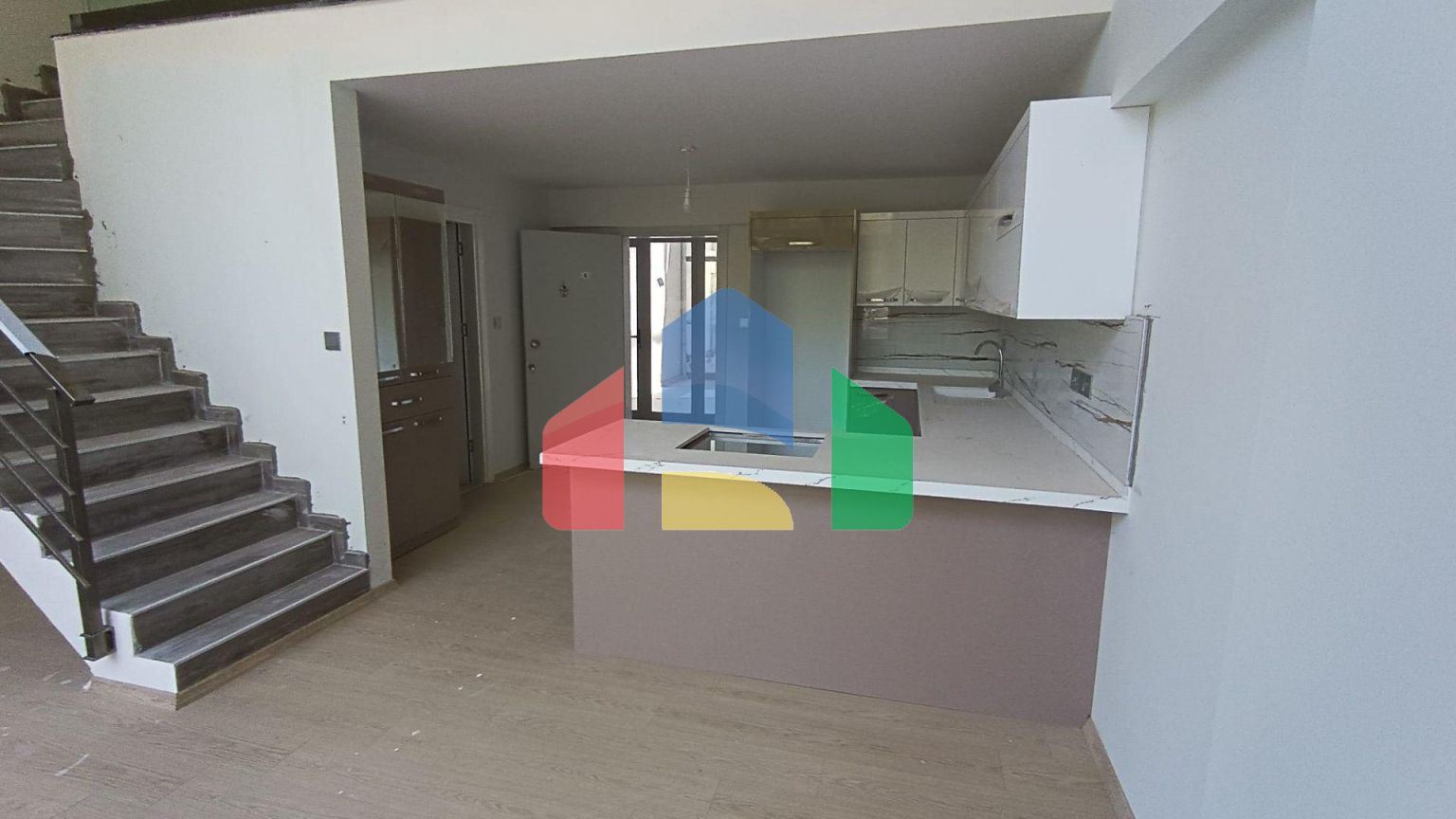 Квартира 1+1 Loft 92м2 с балконом 17 м2 в Фамагусте 