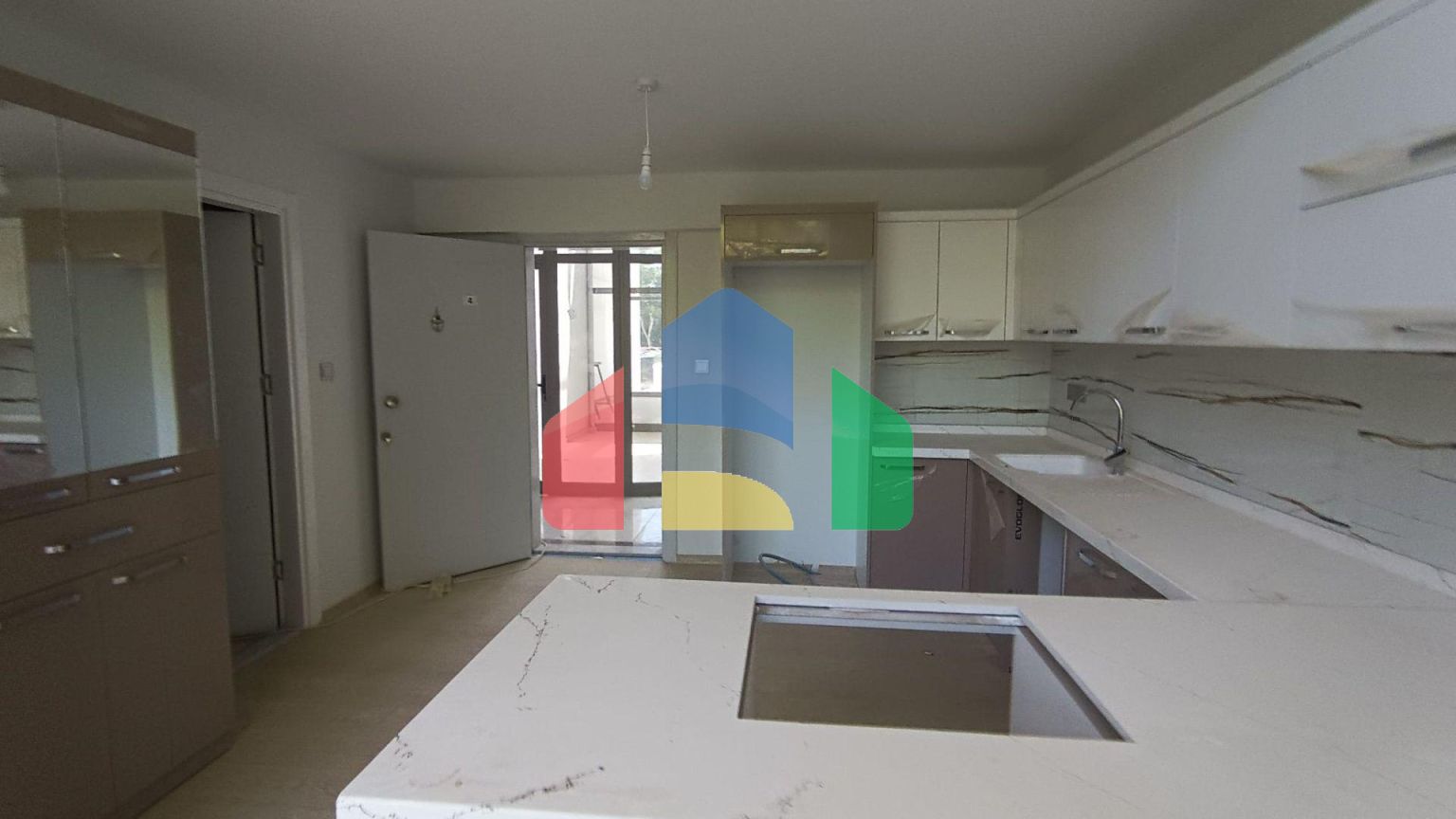 Квартира 1+1 Loft 92м2 с балконом 17 м2 в Фамагусте 