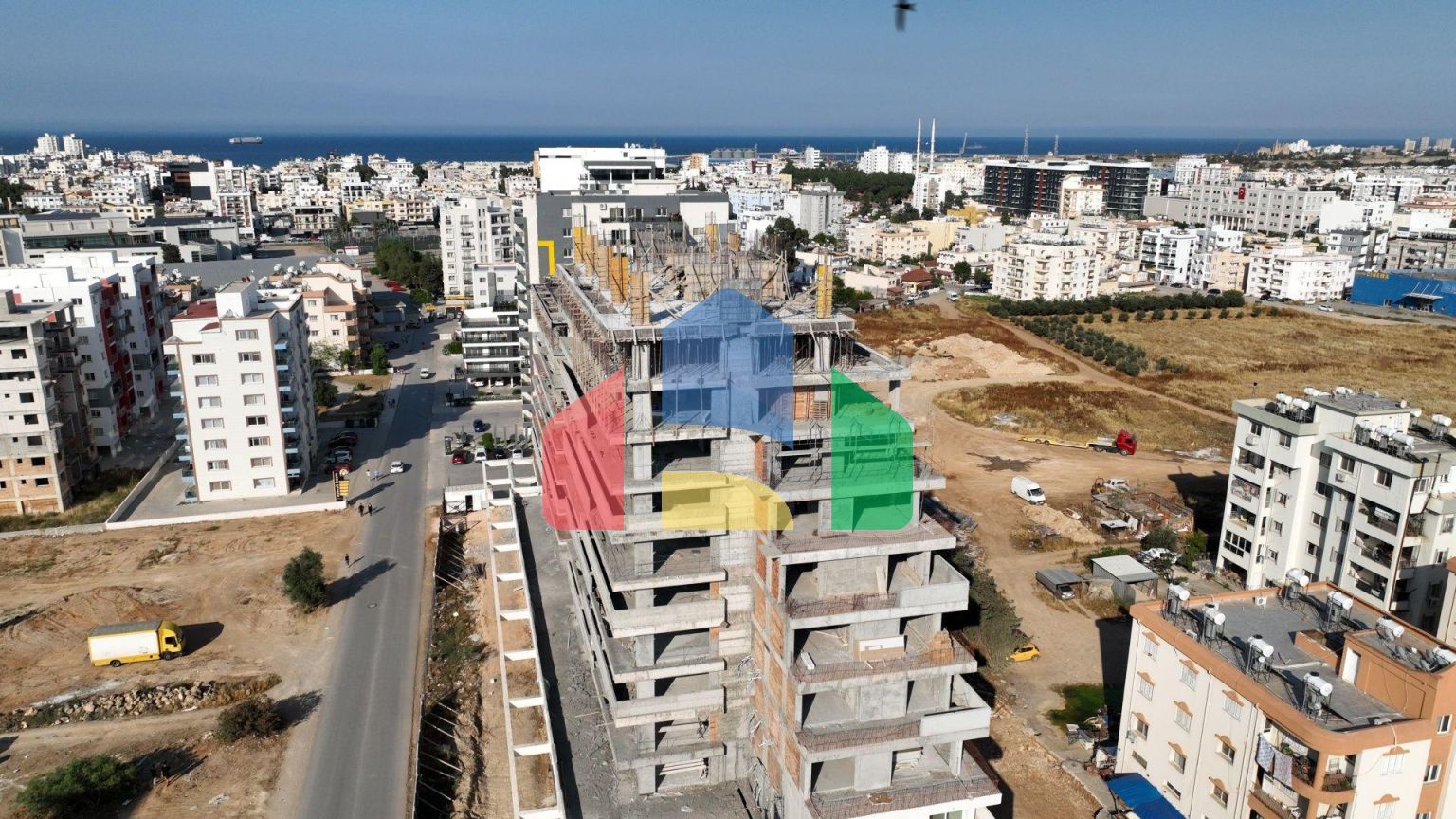 Двухкомнатная квартира 84 м2 с террасой 21 м2 в центре Фамагусты