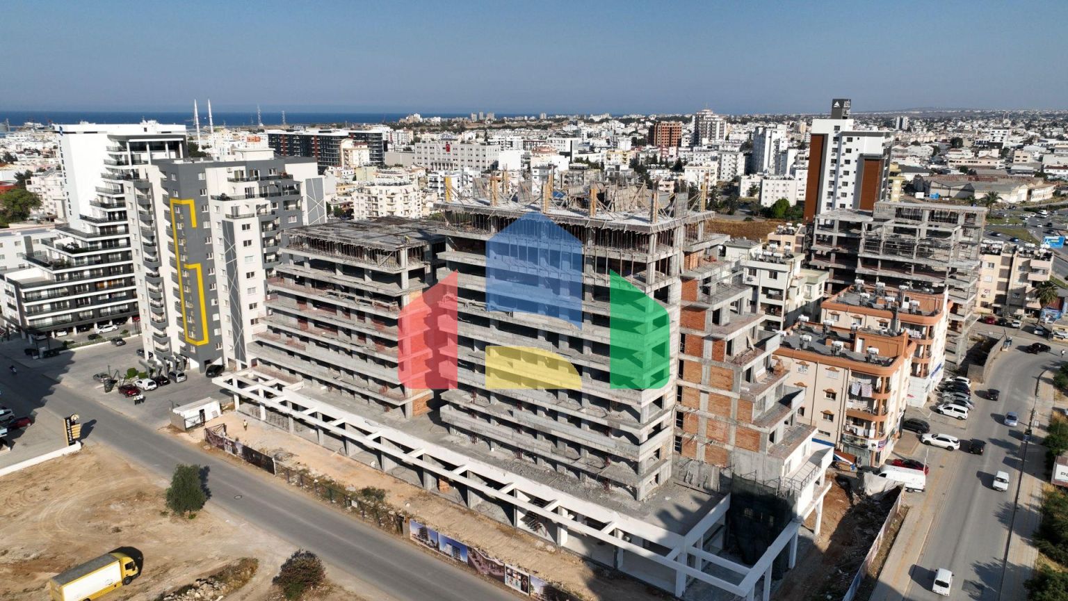 Двухкомнатная квартира 84 м2 с террасой 21 м2 в центре Фамагусты