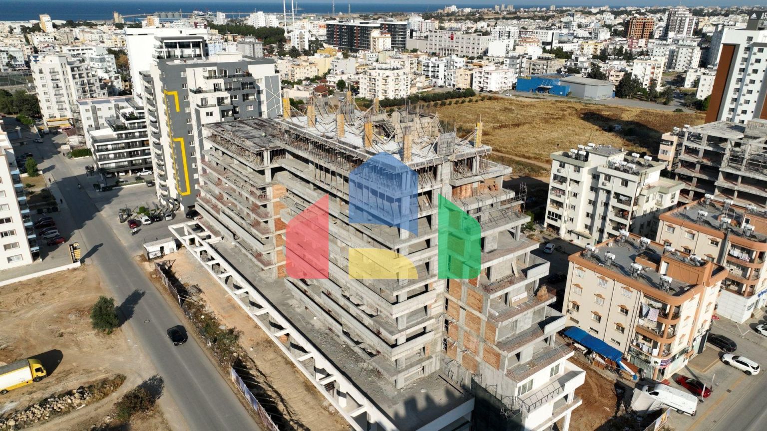 Двухкомнатная квартира 84 м2 с террасой 21 м2 в центре Фамагусты