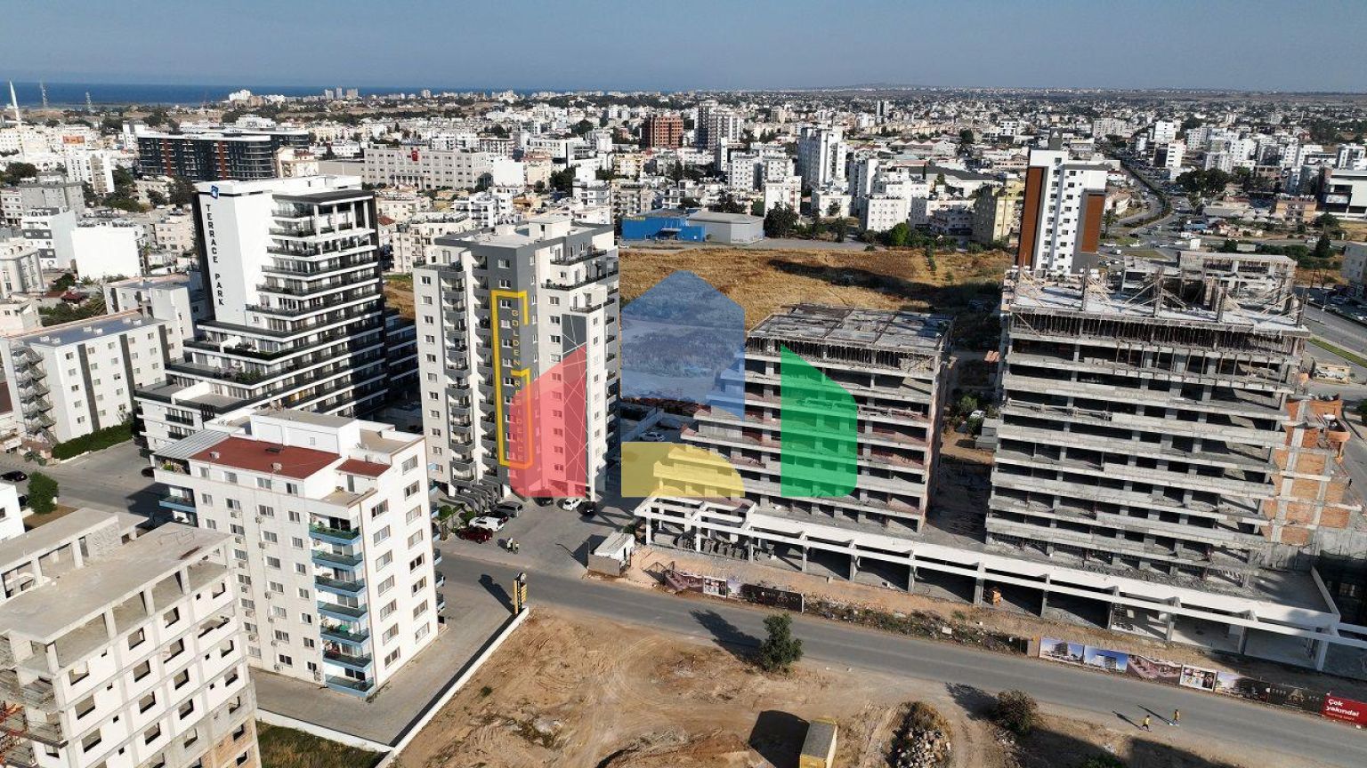 Двухкомнатная квартира 84 м2 с террасой 21 м2 в центре Фамагусты