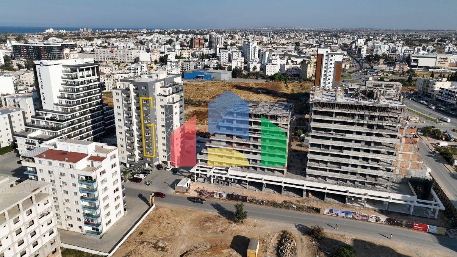 Двухкомнатная квартира 84 м2 с террасой 21 м2 в центре Фамагусты