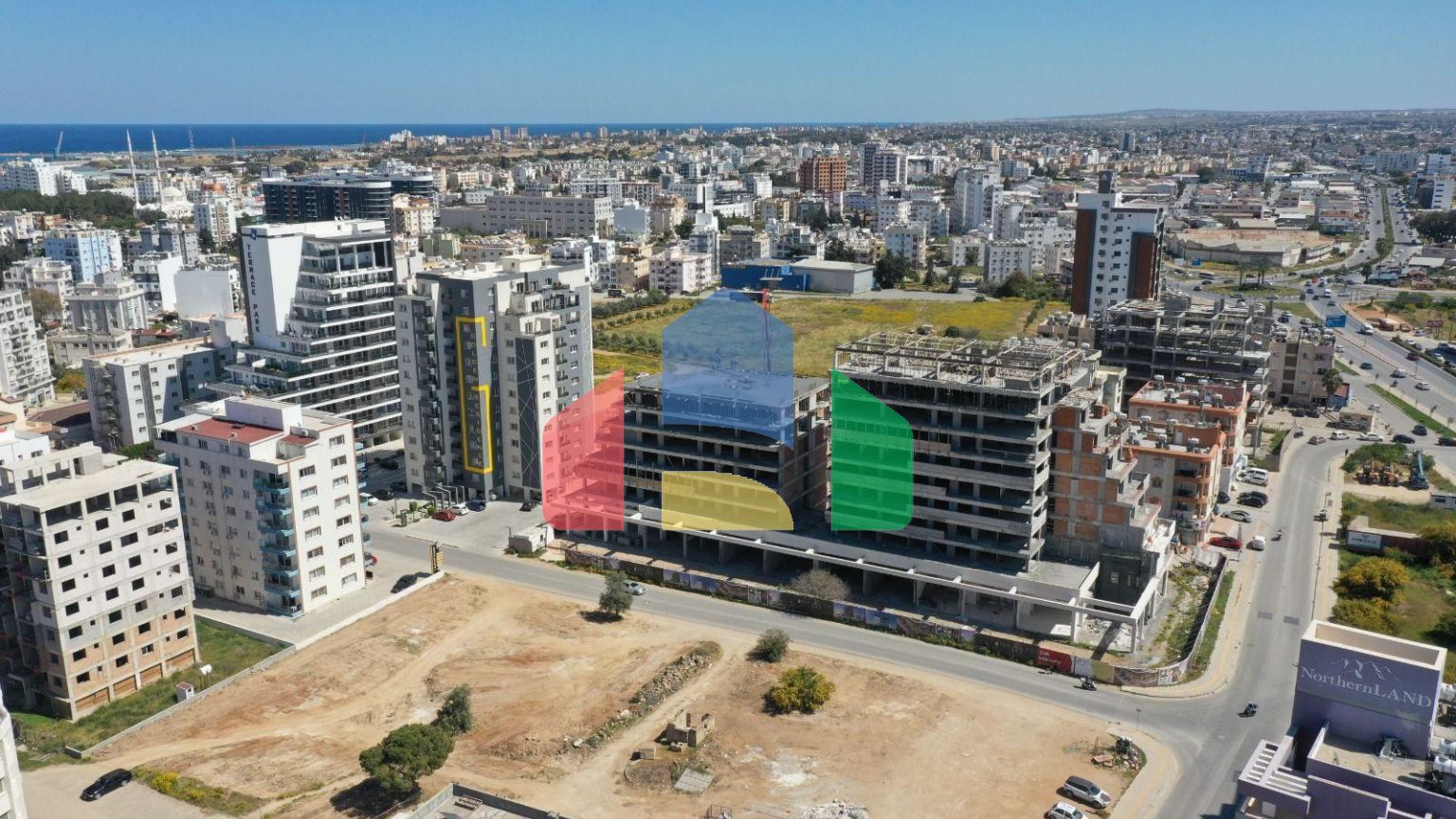 Двухкомнатная квартира 84 м2 с террасой 21 м2 в центре Фамагусты