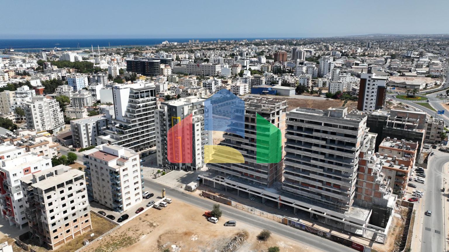 Двухкомнатная квартира 84 м2 с террасой 21 м2 в центре Фамагусты