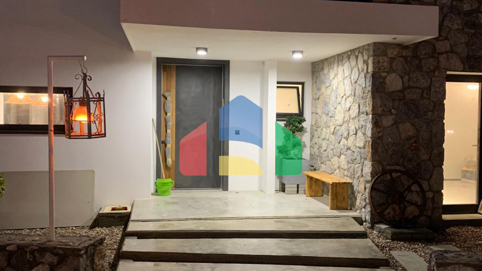 Роскошная вилла 3+1 (183 м2) с бассейном  в 100 метрах от пляжа